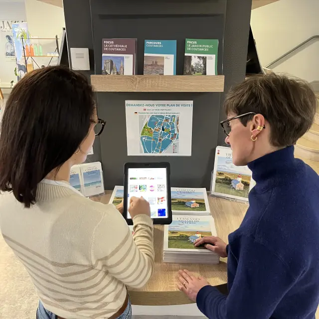 Accueil à l'office de tourisme de Coutances